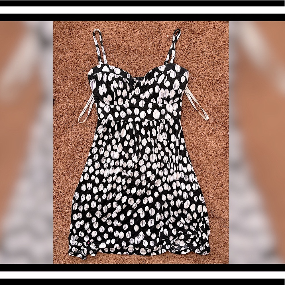 BLACK AND WHITE VINTAGE GUESS DRESS SIZE SMALL